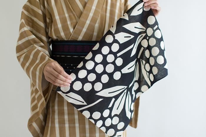 伊勢木棉圖案紋樣手巾（短版）/南天竹 黑色