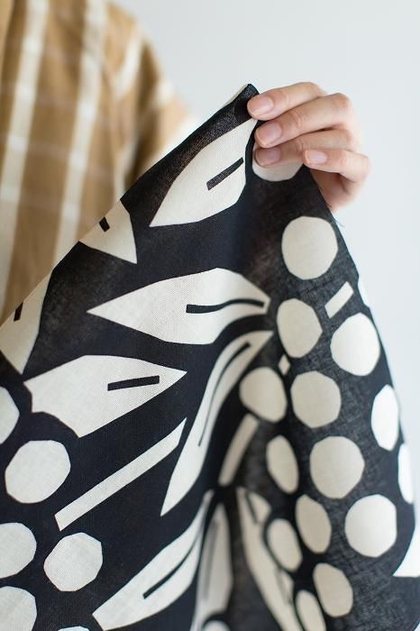 伊勢木棉圖案紋樣手巾（短版）/南天竹 黑色