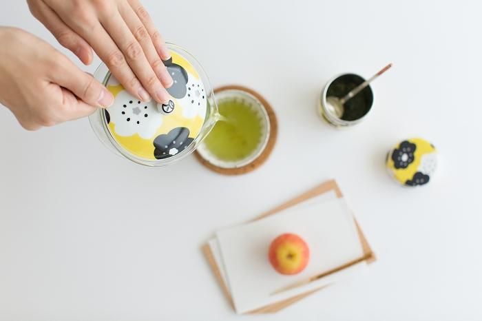 耐热玻璃茶壶和茶可以固定/微笑