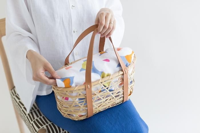 伊勢木綿 textile手ぬぐい／椿文 薄花色（うすはないろ）