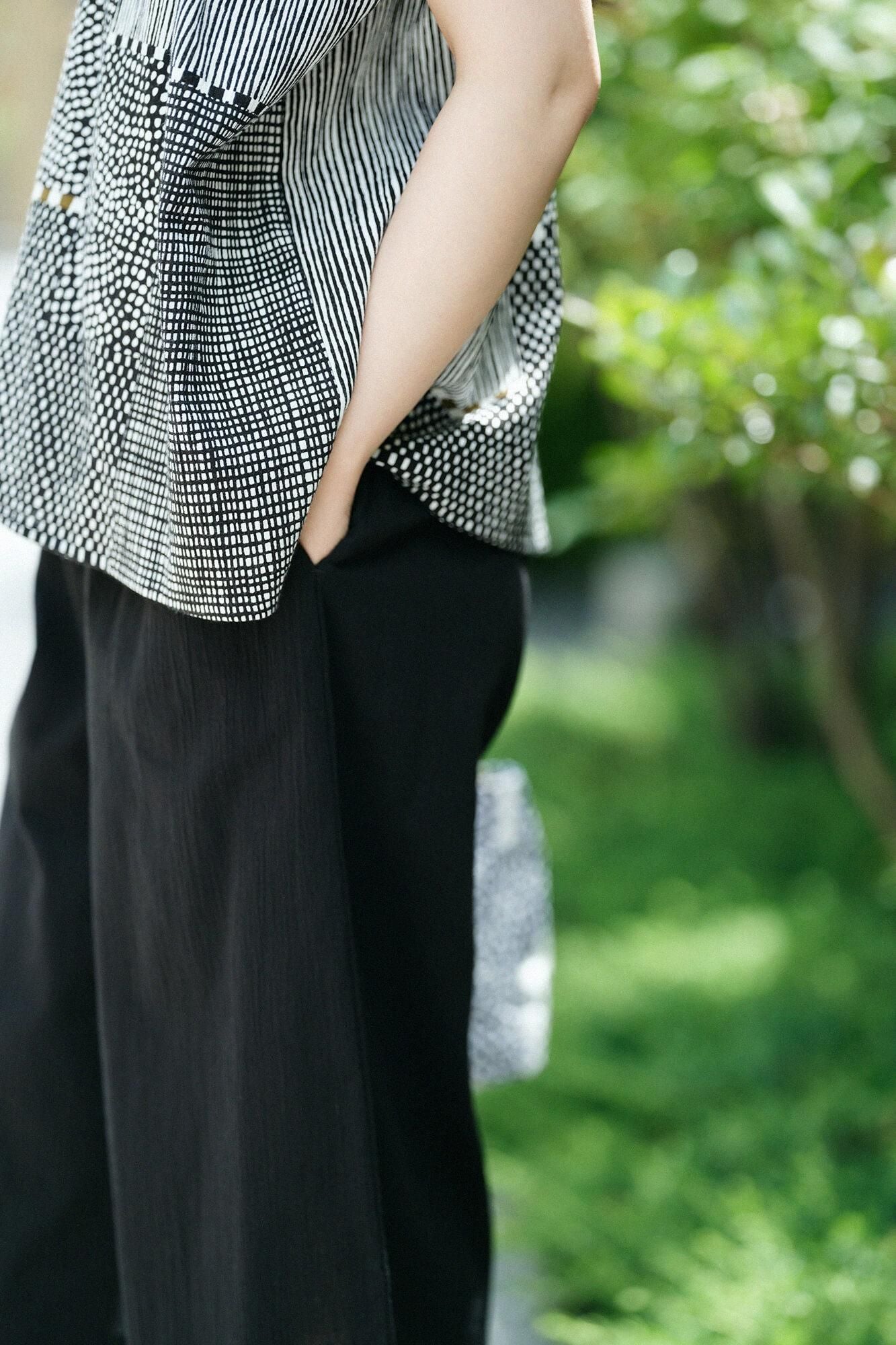 高島縮 20/20 広形（ひろなり）もんぺ はぎ丈／濡羽色（ぬればいろ）