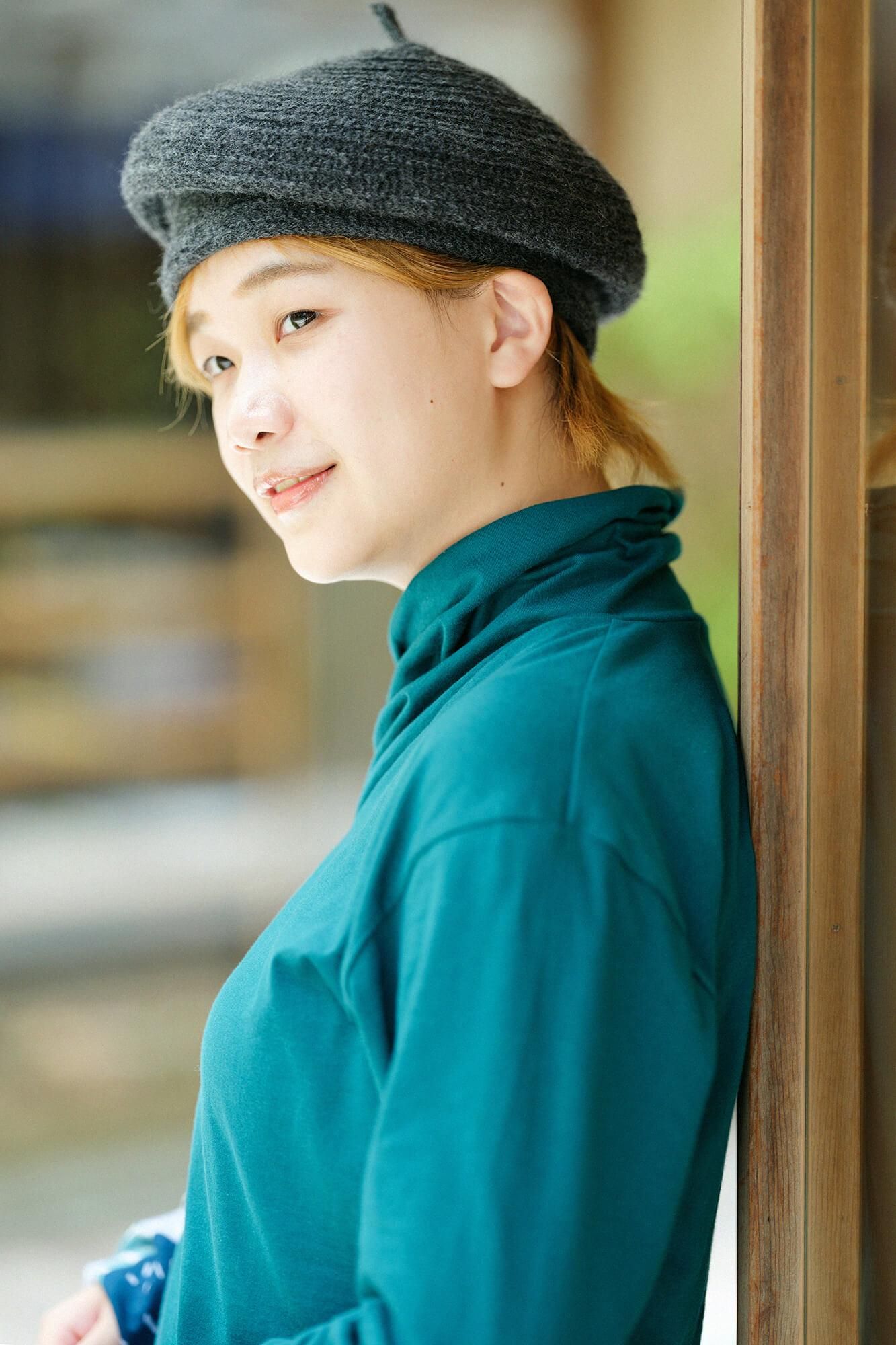 高領上衣／深綠色