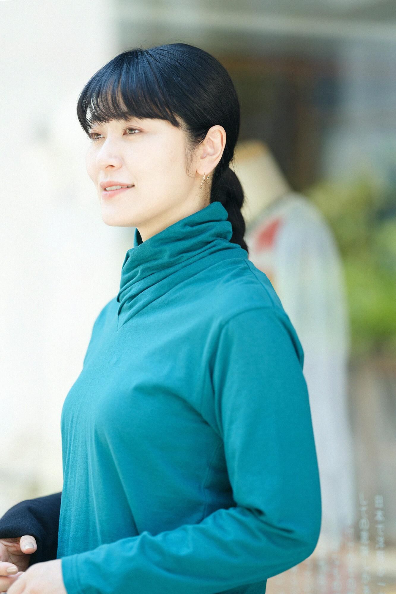 高領上衣／深綠色