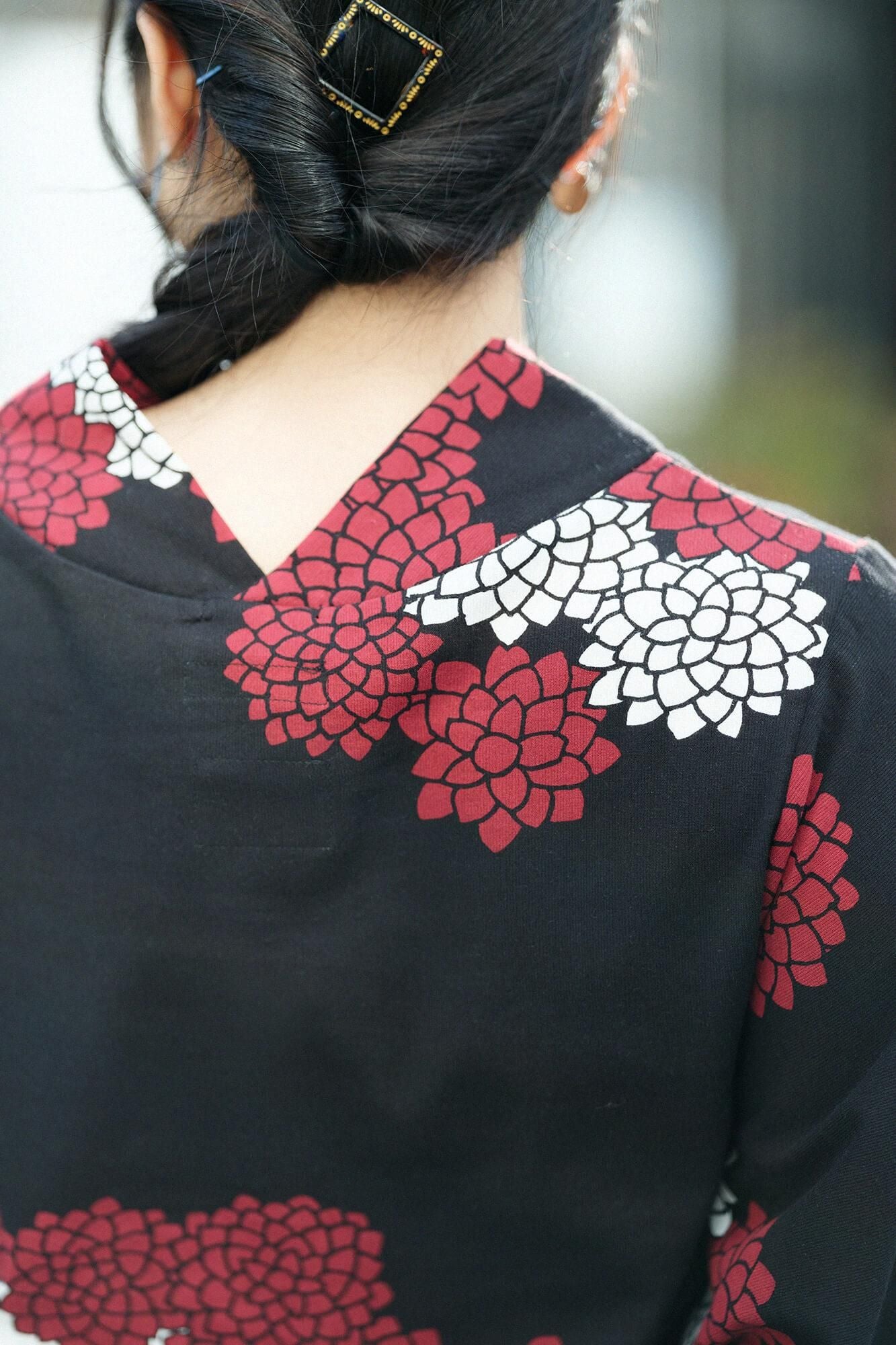 Chizimi Cotton 40/40 Kimono Collar Top / Chrysanthemum in Clouds