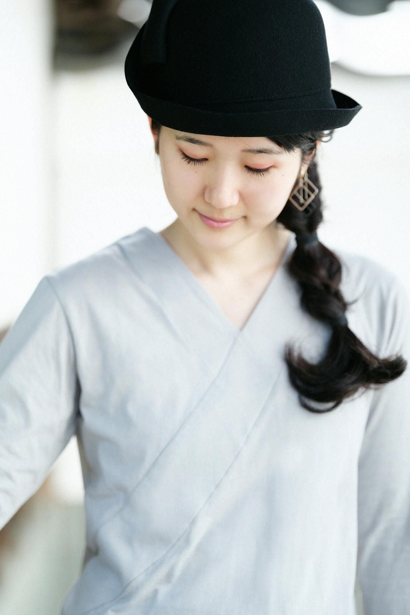 V-neck Shirt Long Sleeve / Light Ink Grey