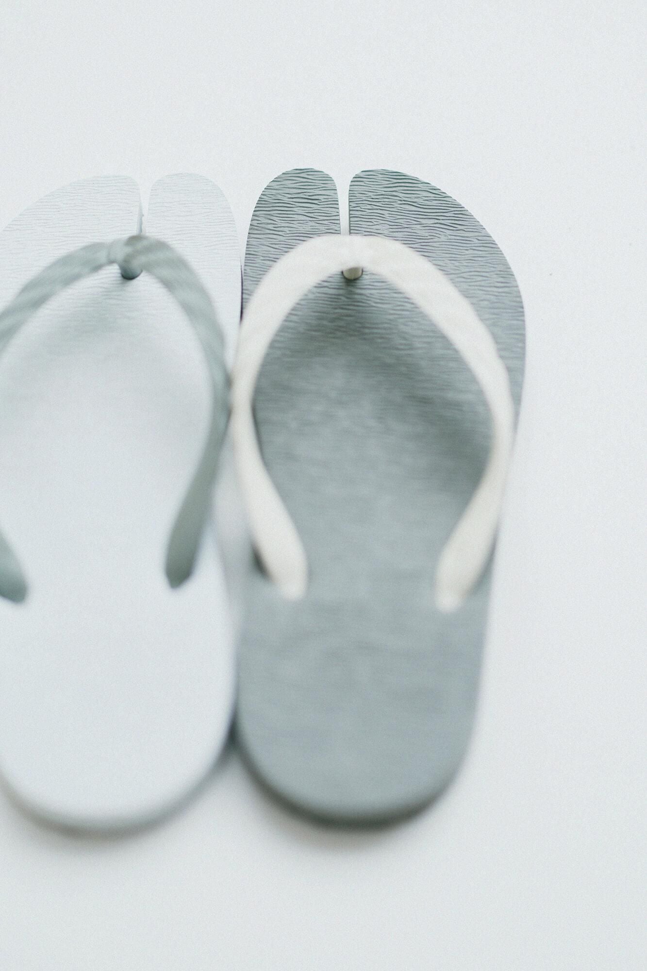 千日足袋人字拖／白色×深灰色