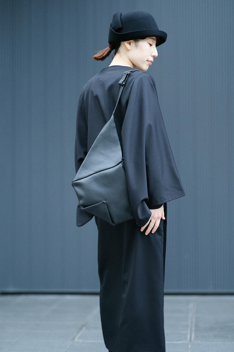 Leather tote bag (）