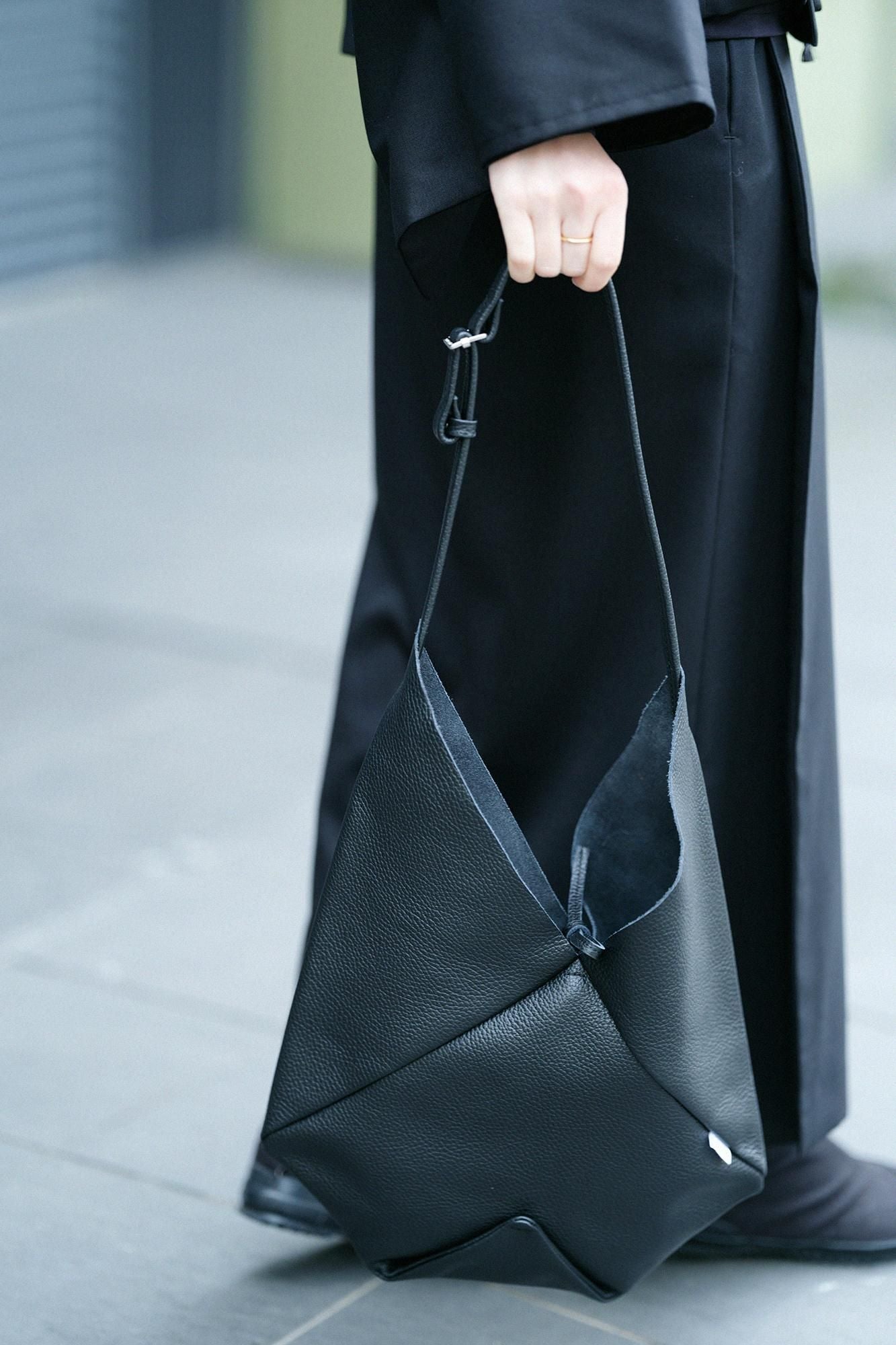 Grained Leather Shoulder Bag Odayaka Small / Black