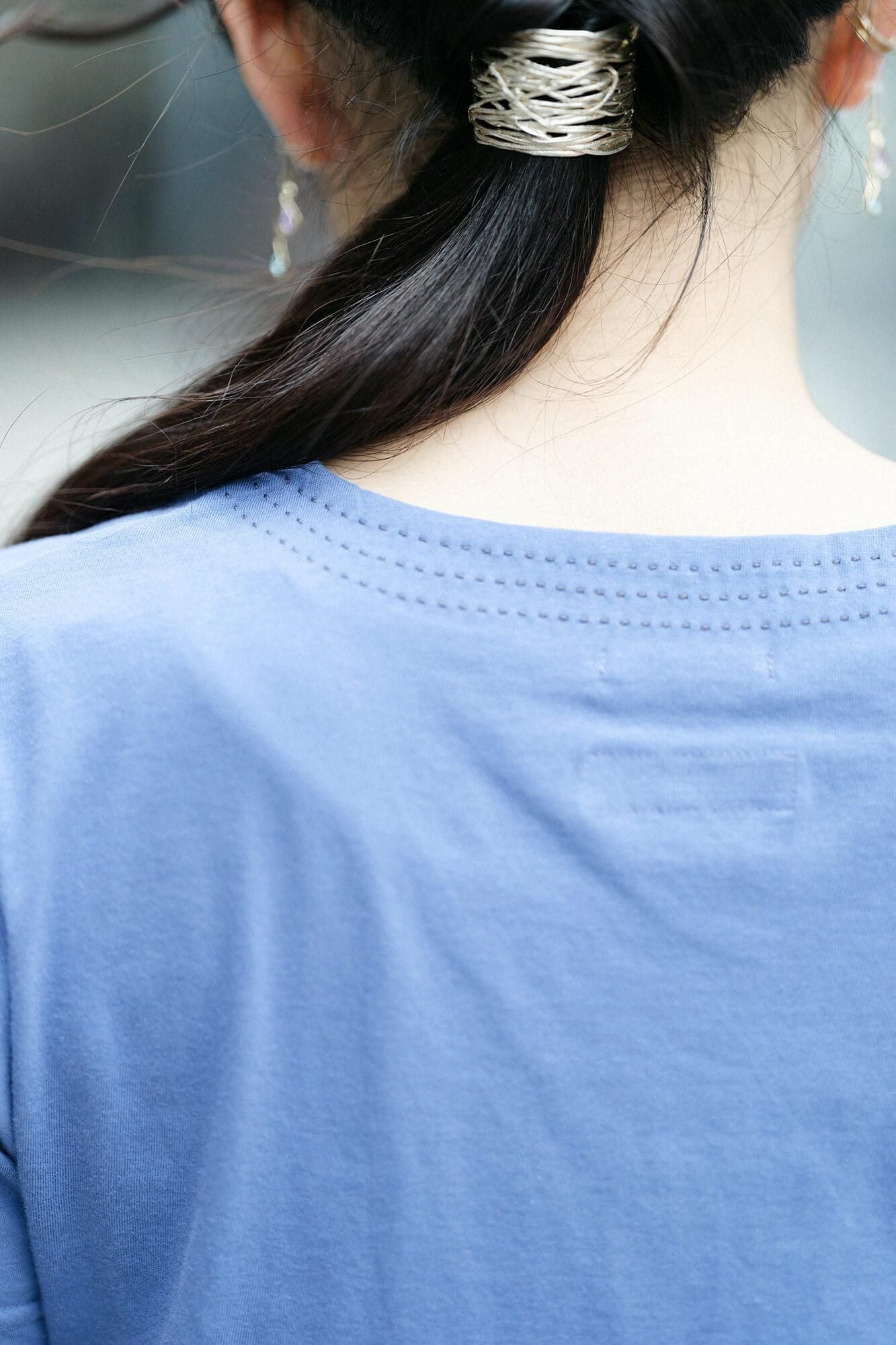 鼎 V領 短袖上衣／ 灰藍色