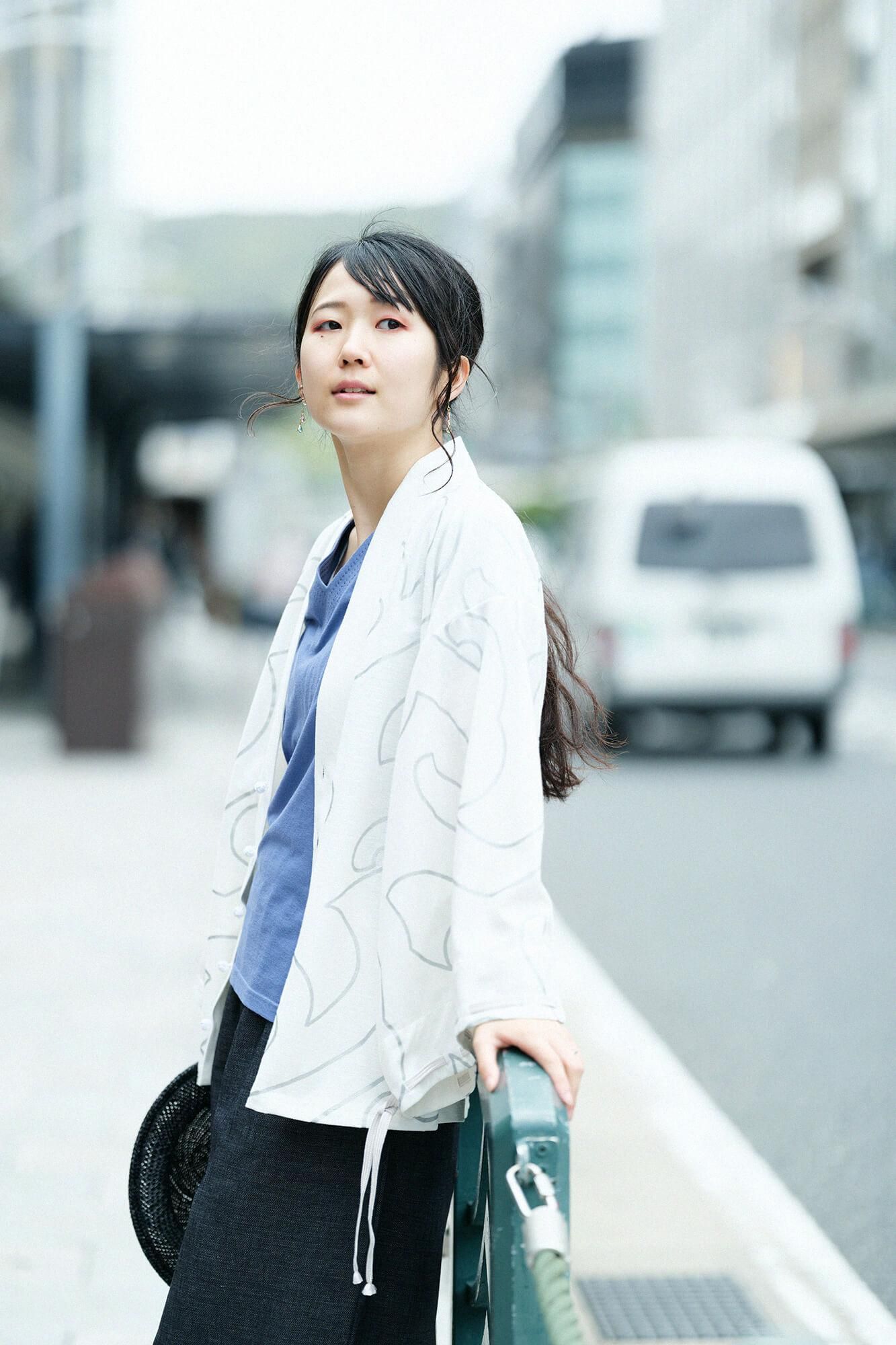 鼎 V領 短袖上衣／ 灰藍色