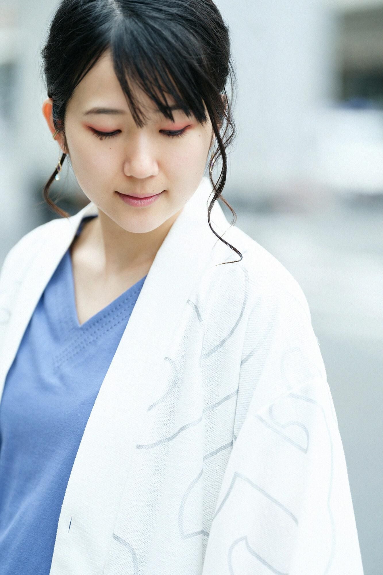 鼎 V領 短袖上衣／ 灰藍色