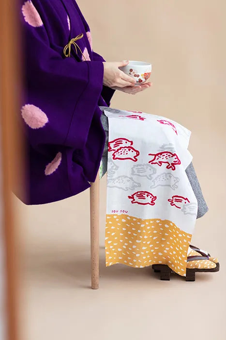 伊勢木綿 textile手ぬぐい／干支手ぬぐい 亥（ゐ） 芥子色（からしいろ） 令和元年