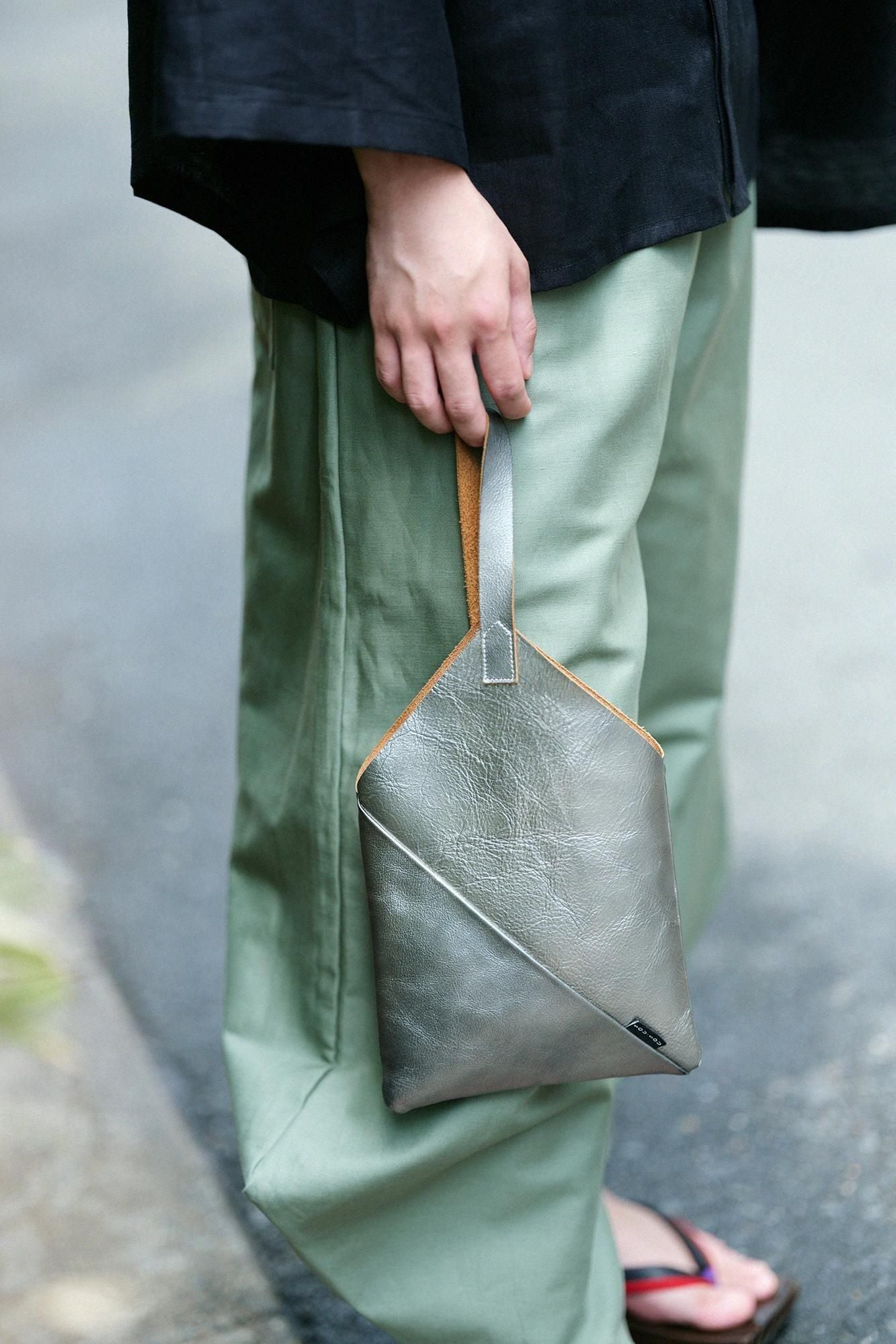 皮包（Kawa Issaibukuro）/熏制银