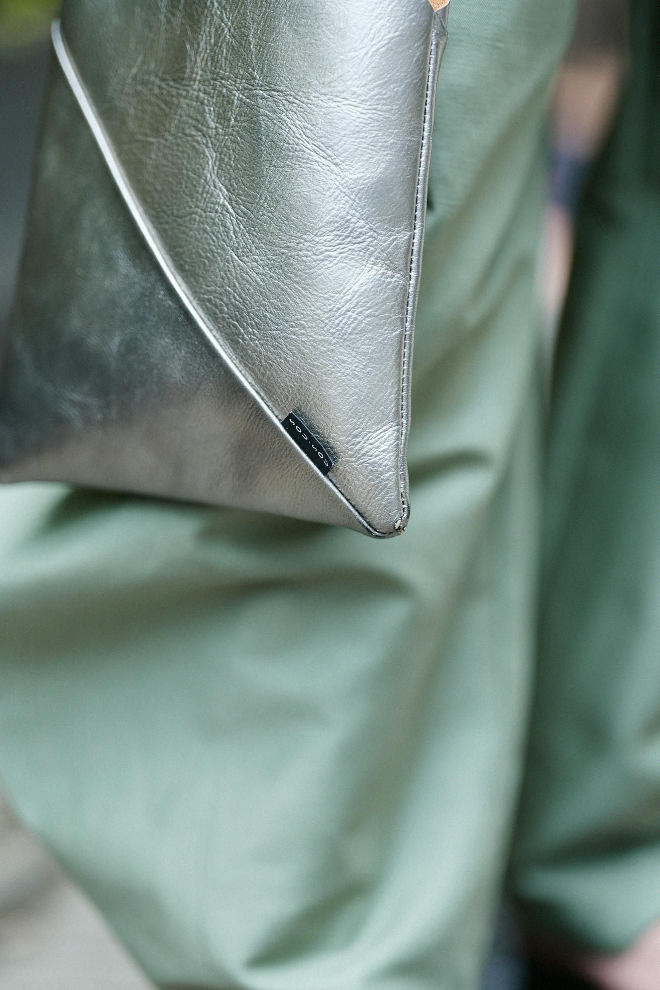 皮包（Kawa Issaibukuro）/熏制银