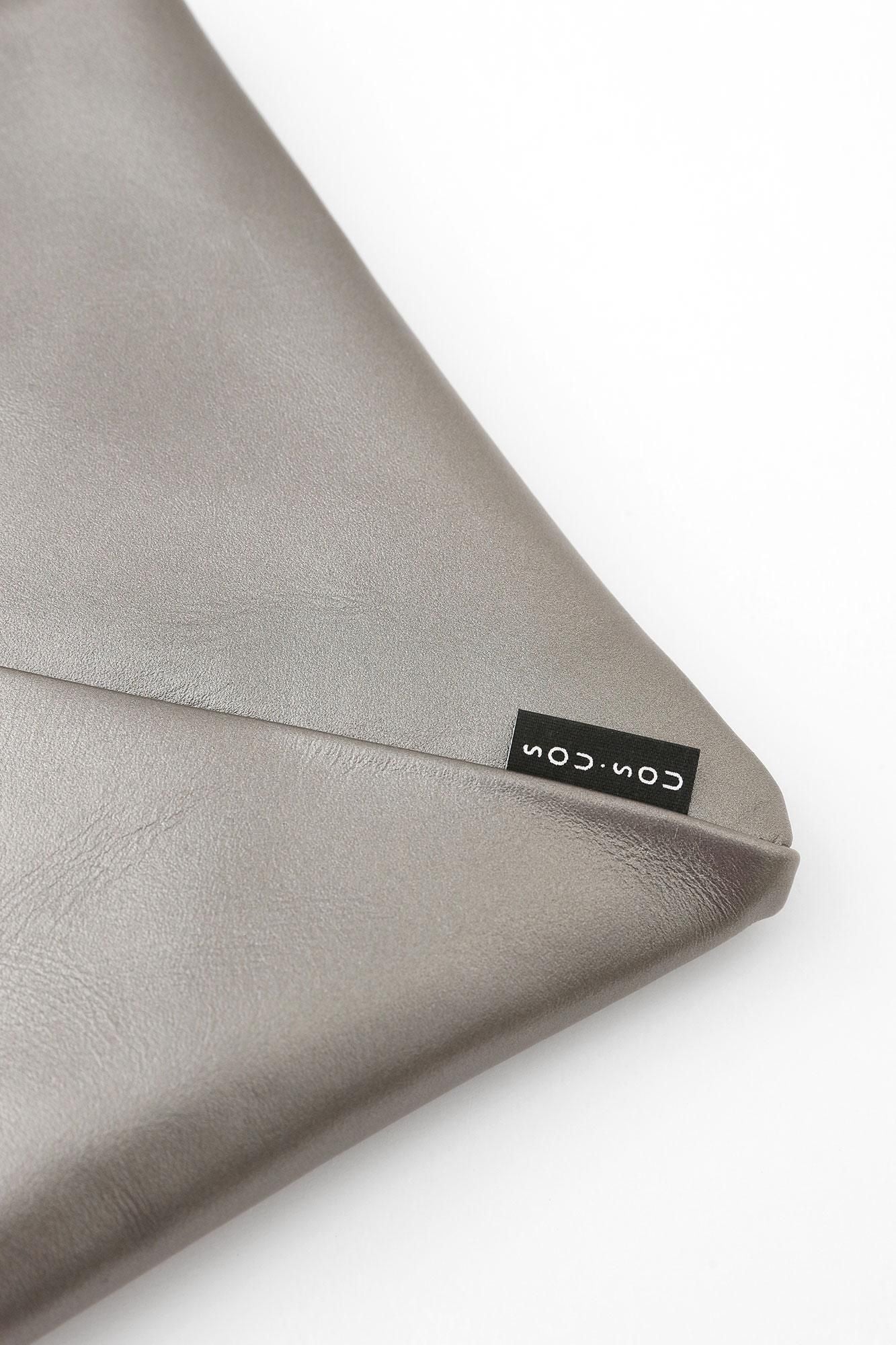 皮包（Kawa Issaibukuro）/熏制银