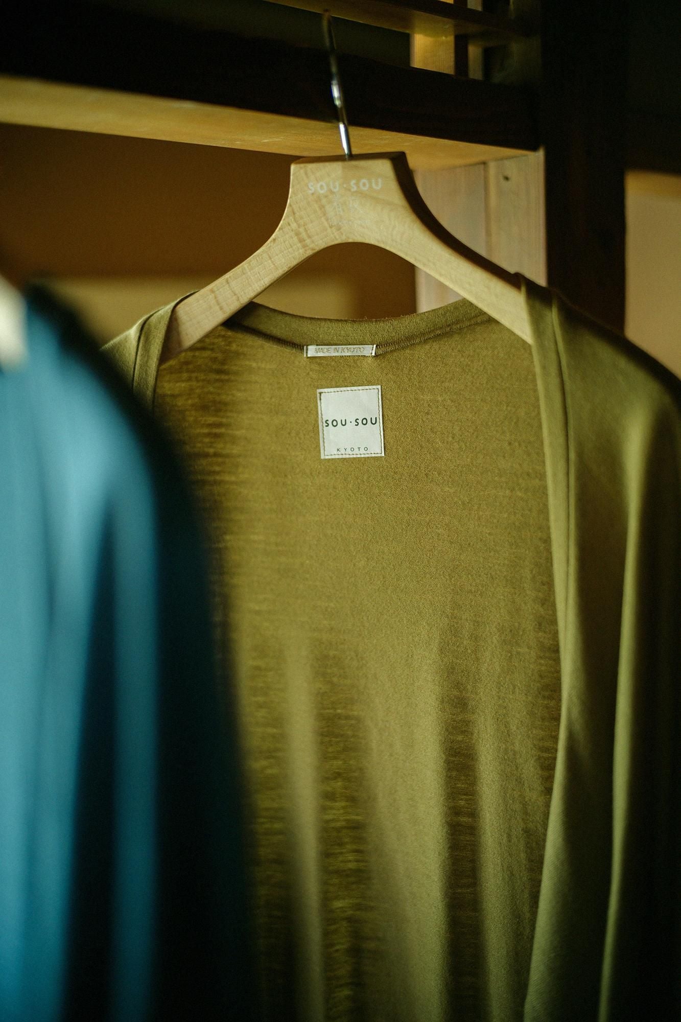 平針織 可洗羊毛飛鼠袖外披／茶褐色