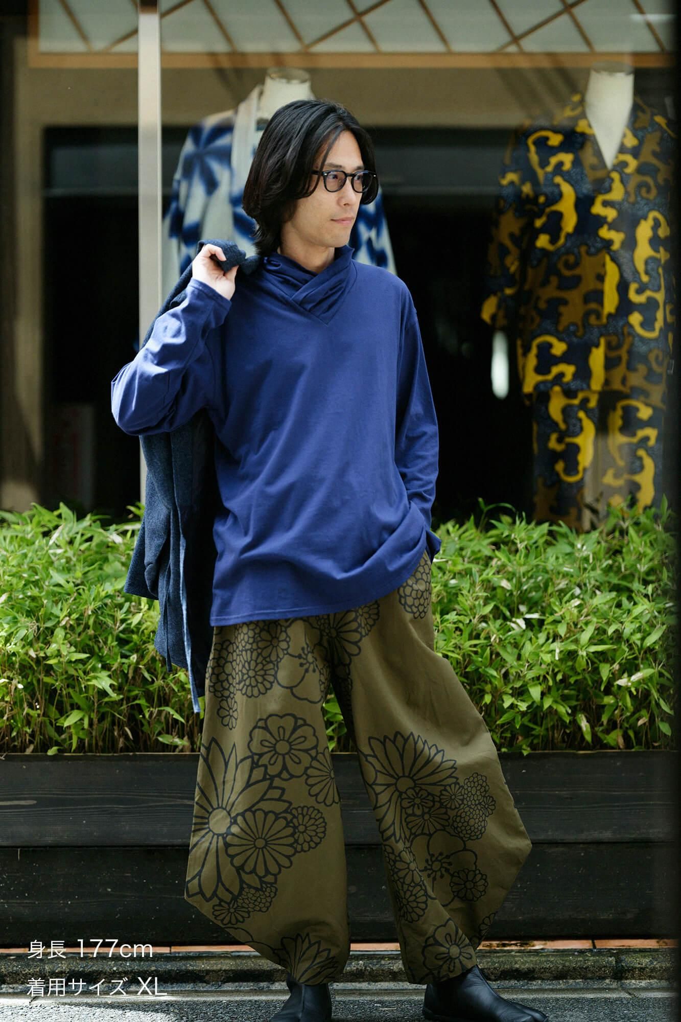 Col cache-cœur/bleu foncé