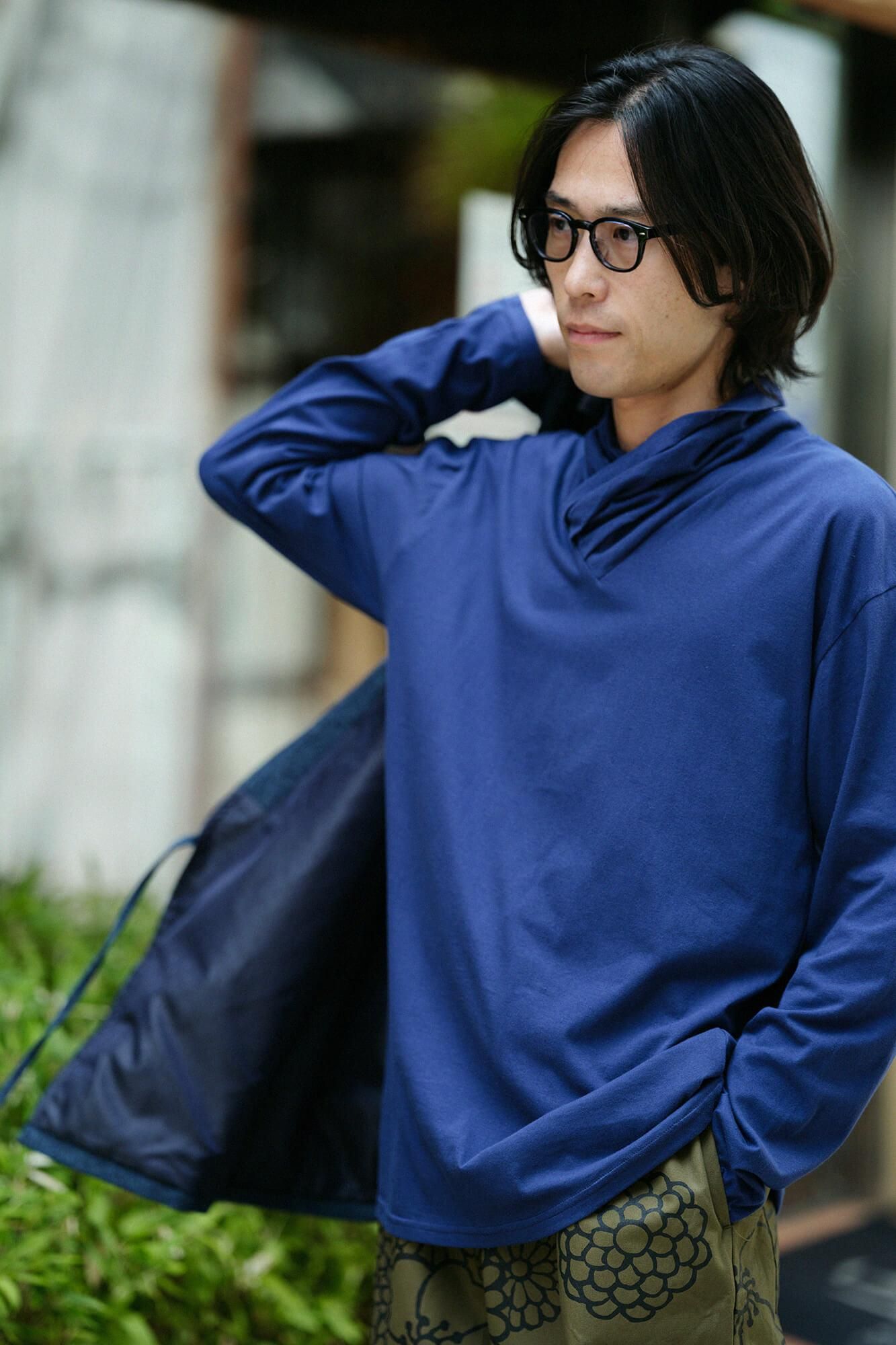 Col cache-cœur/bleu foncé