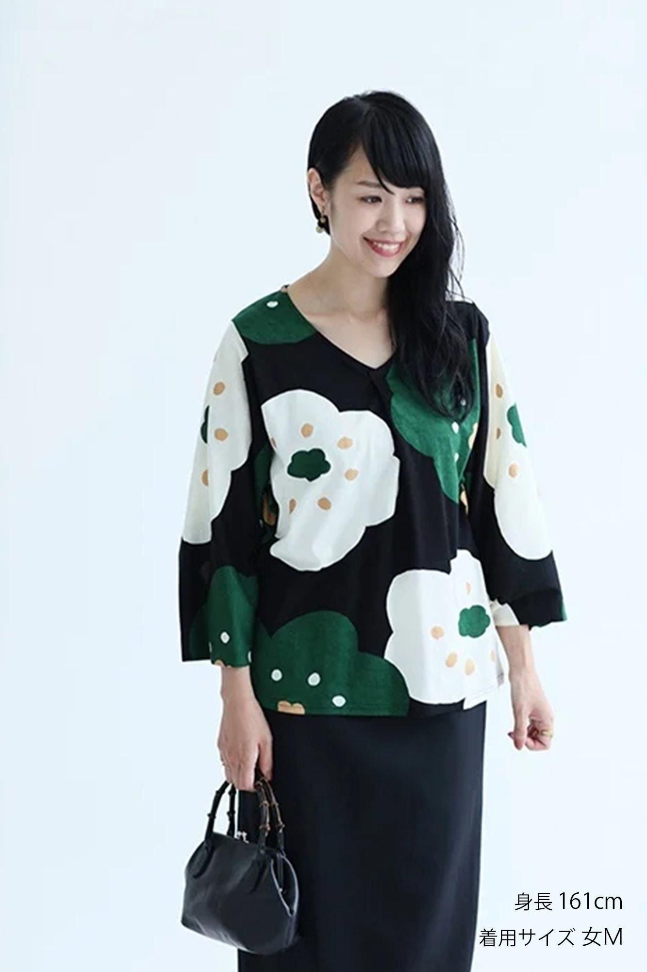 圓弧袖褶領上衣／微笑