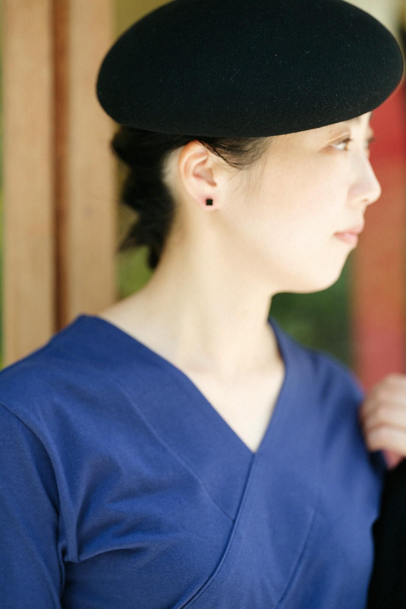 拉出领，不同袖子，30 件单件/深蓝色 x 麻色墨水