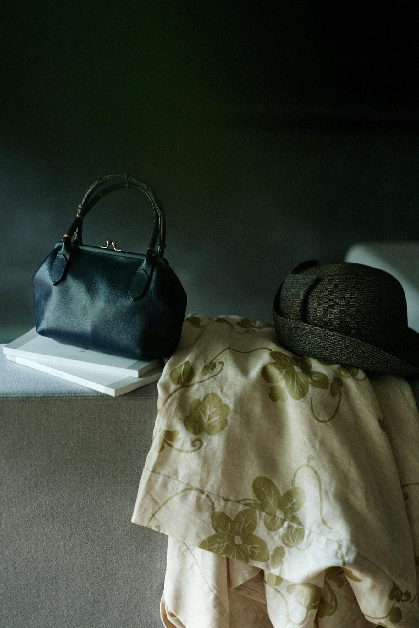 SOU・SOU×Y'SACCS Wisteria Vine Clasp Bag
 / Dark Blue×Chrysanthemum