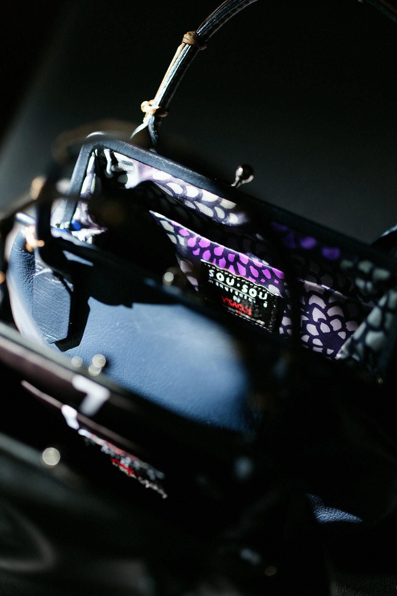 SOU・SOU×Y'SACCS Wisteria Vine Clasp Bag
 / Dark Blue×Chrysanthemum
