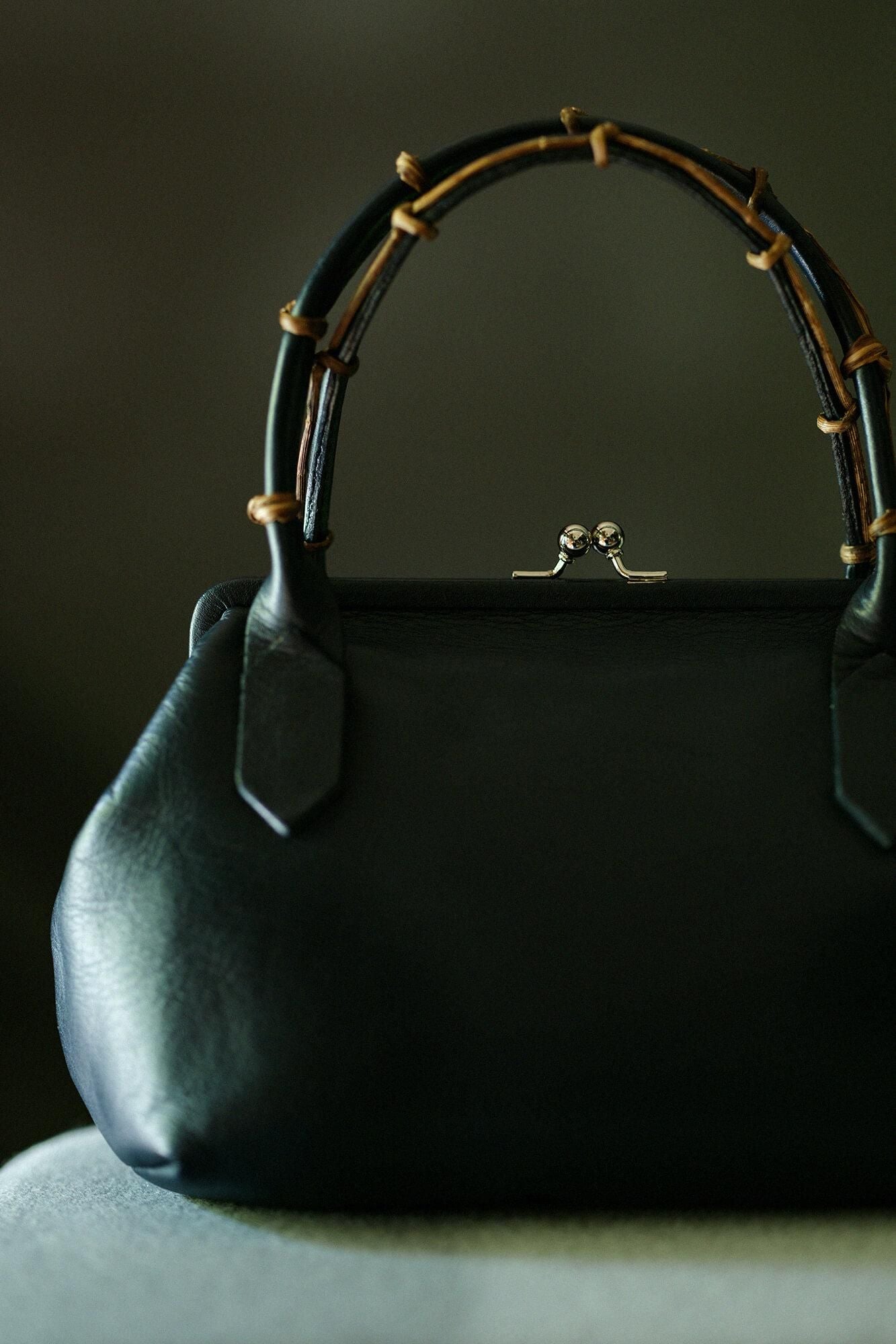 SOU・SOU×Y'SACCS Wisteria Vine Clasp Bag
 / Dark Blue×Chrysanthemum