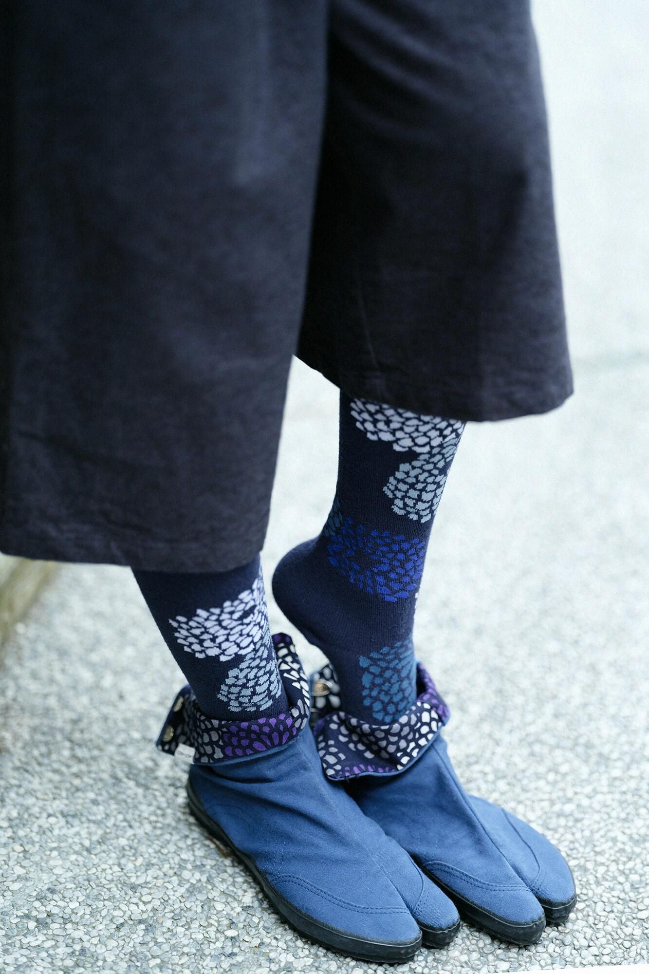 Tabi Tights／Chrysanthemum Navy Blue