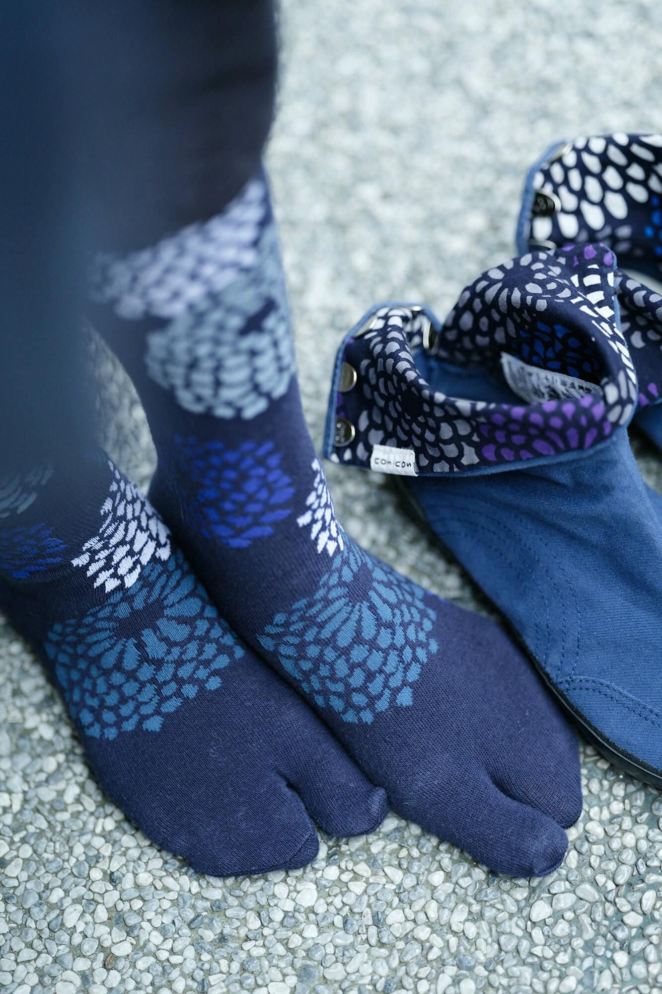 Tabi Tights／Chrysanthemum Navy Blue