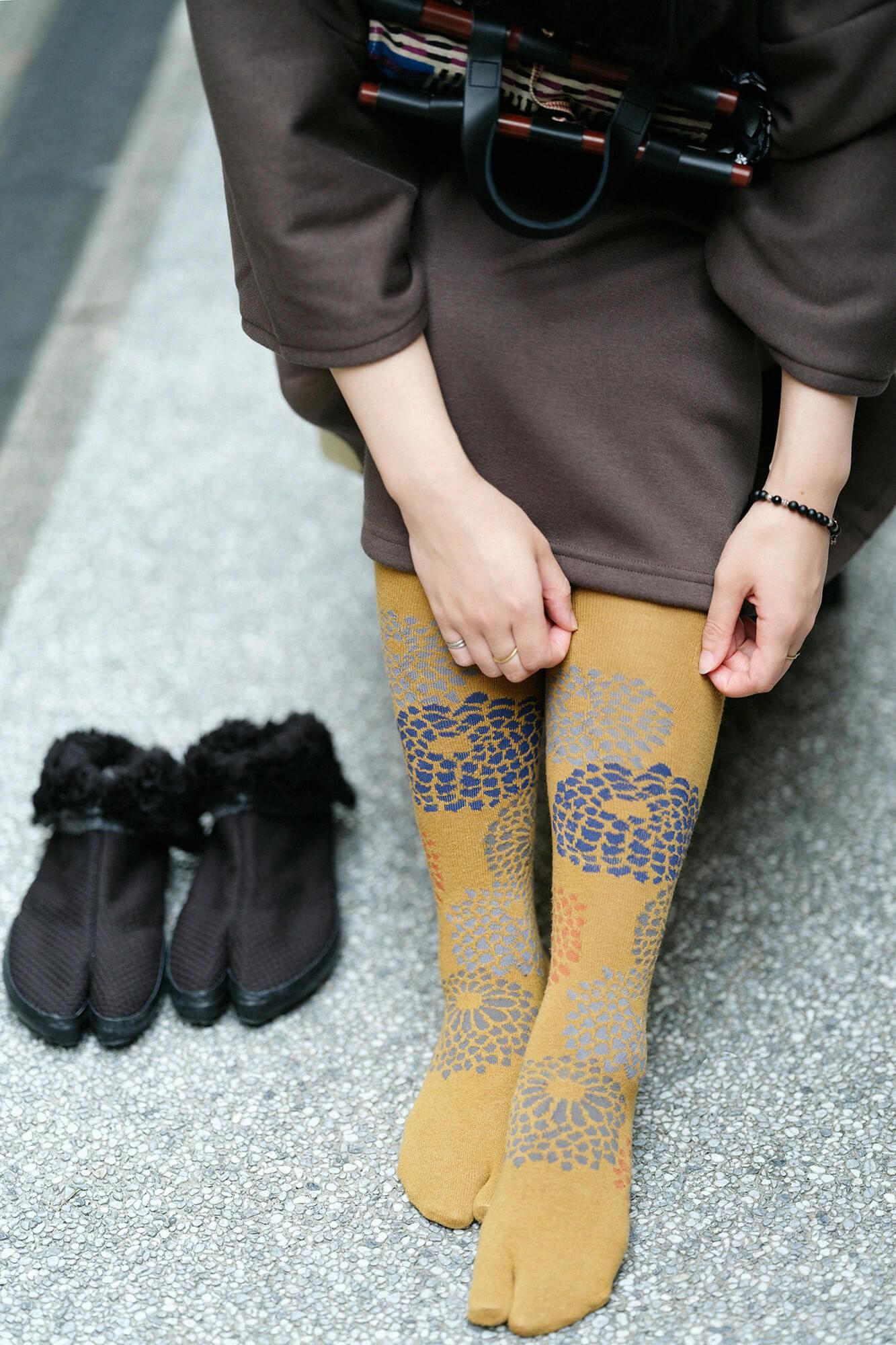 스타킹 타비／국화 겨자색