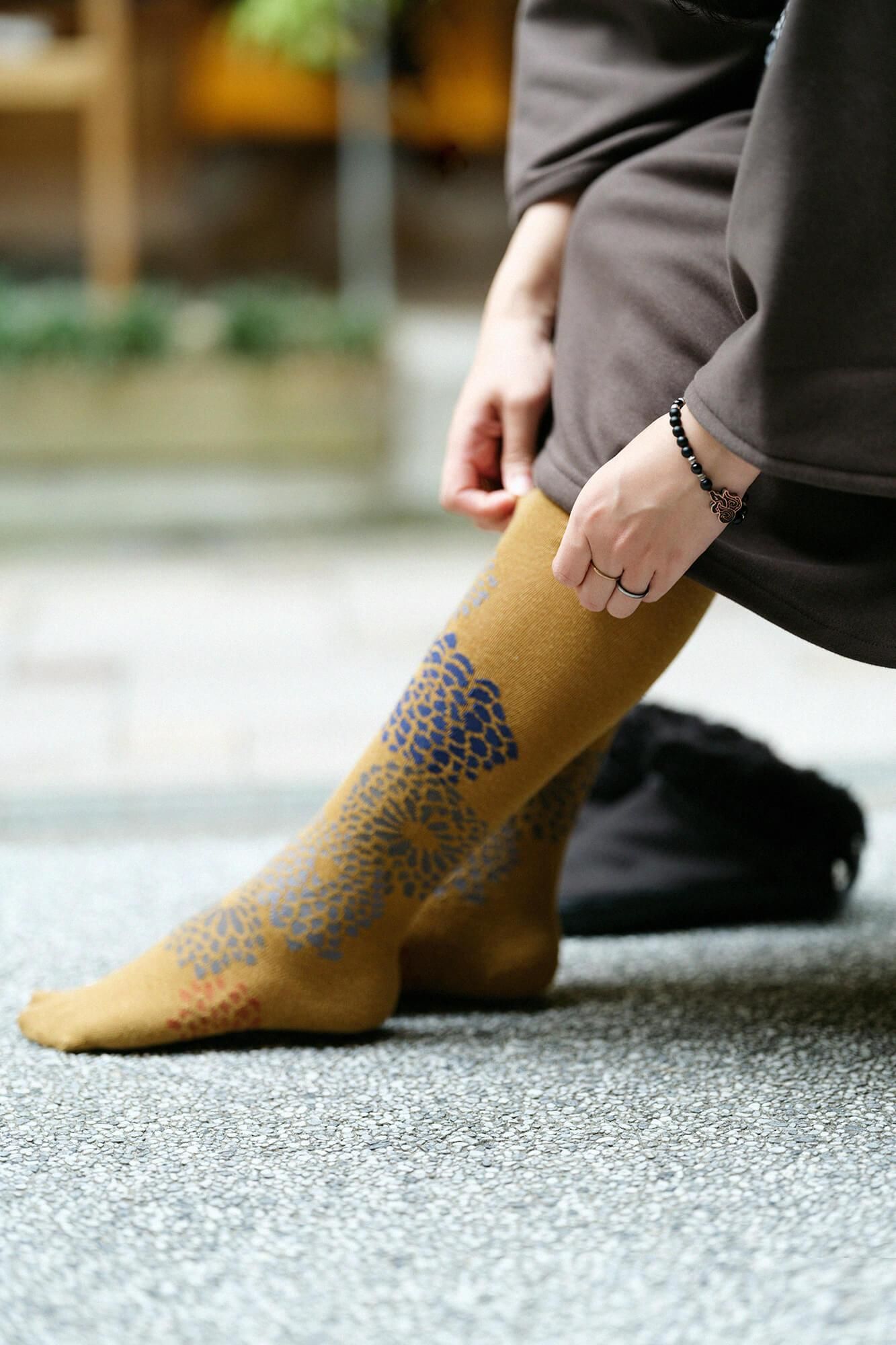 스타킹 타비／국화 겨자색