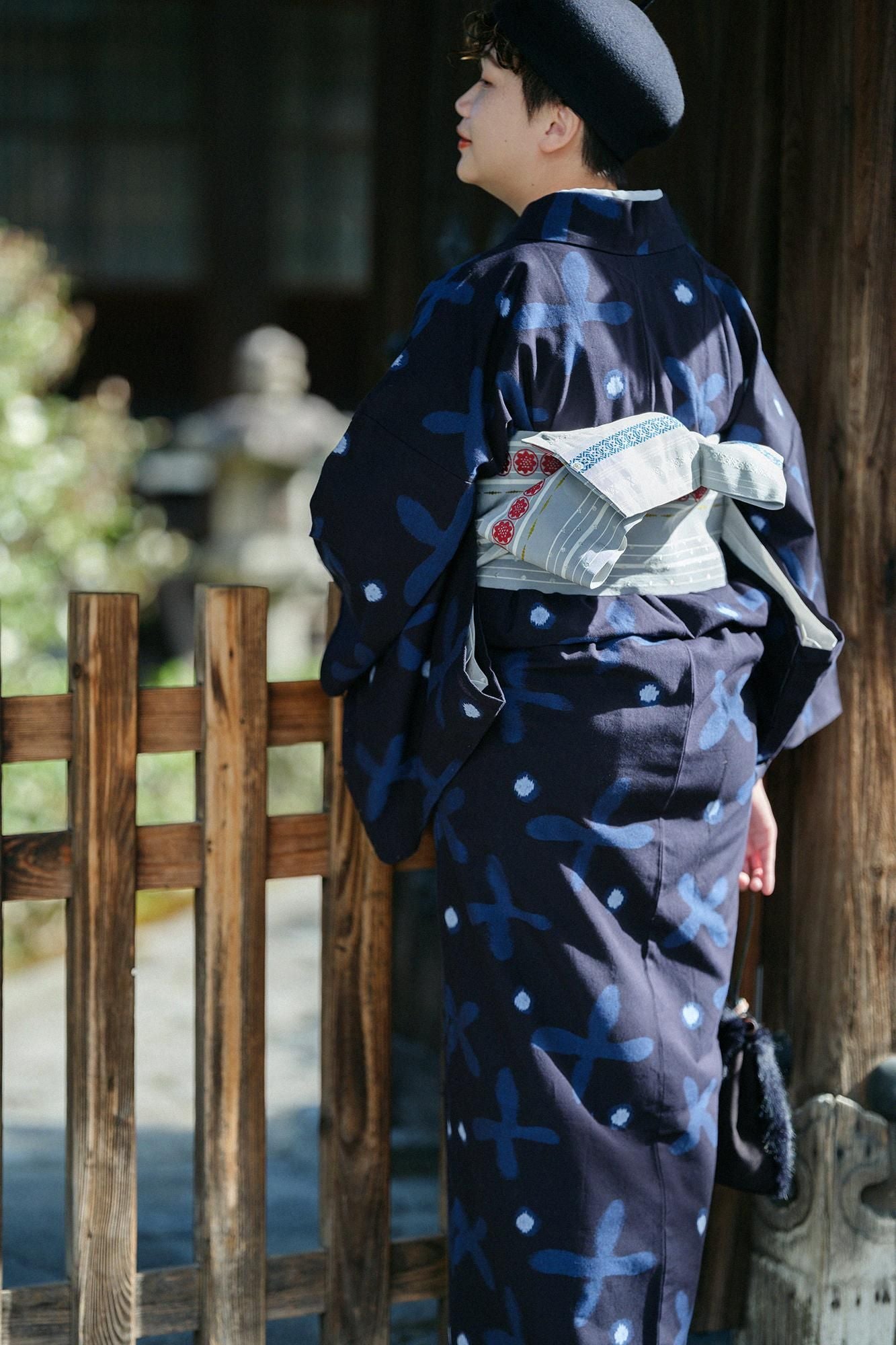 ＳＳお仕立て上がり正絹結城紬　藍染　紺、黒地に壺垂れ模様 訳あり】「藍染：結城紬」 特選別織 深い紺鼠色 反物 正絹 紬