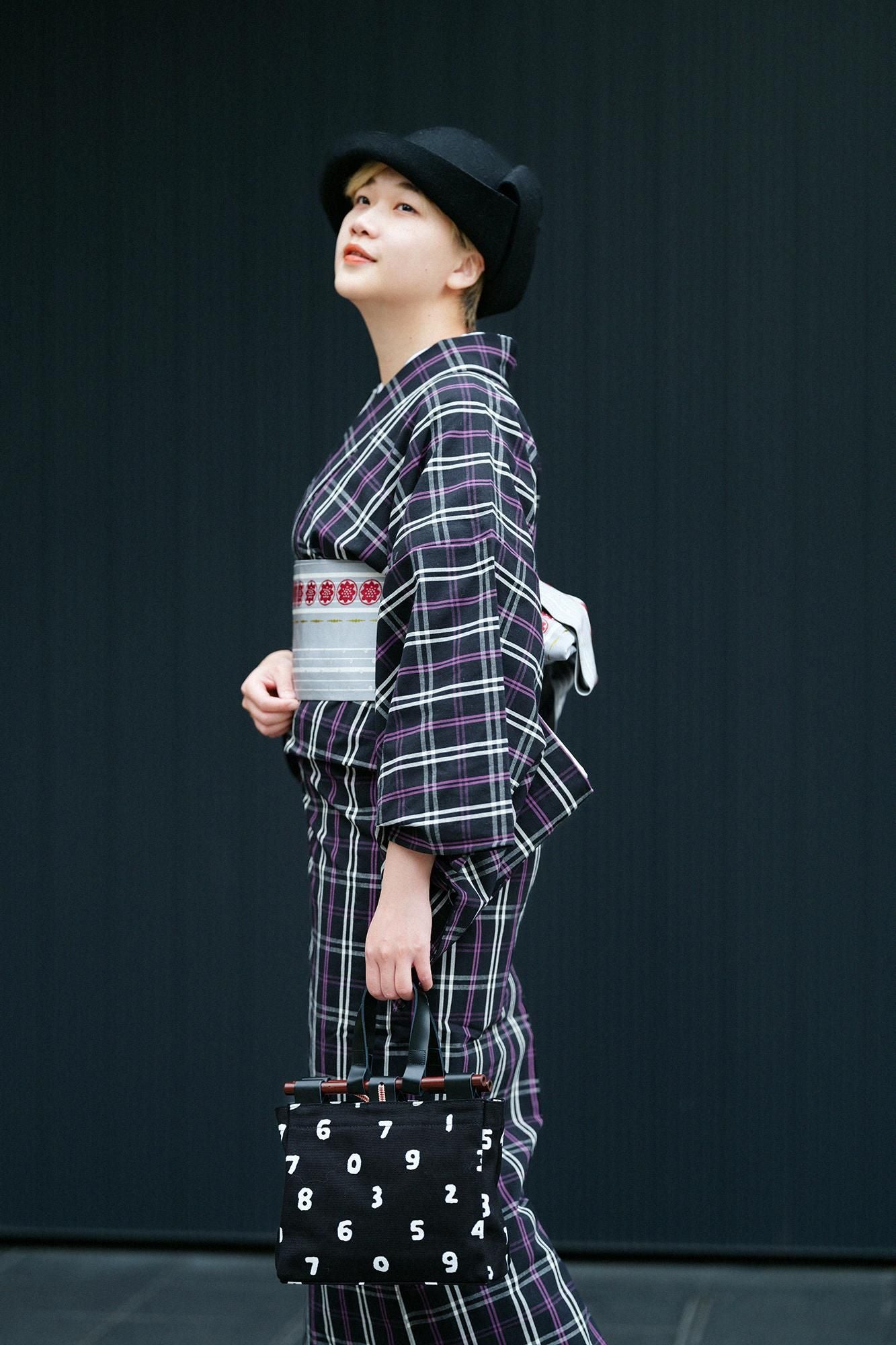 [※ Tailoration supplémentaire] ISE Cotton (20/20) Tissu kimono / Sou ・ Sou Lattice, Couleur de plumes humides x Purple antique (Nubariiro x Kodai Murasaki)