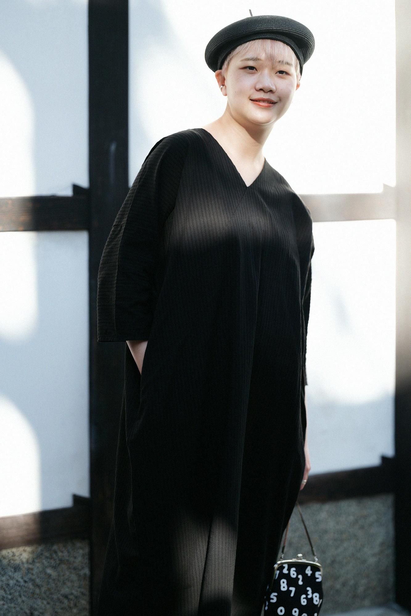 高島縮棉40/20 空羽 V領長方形洋裝 七分袖／黑色