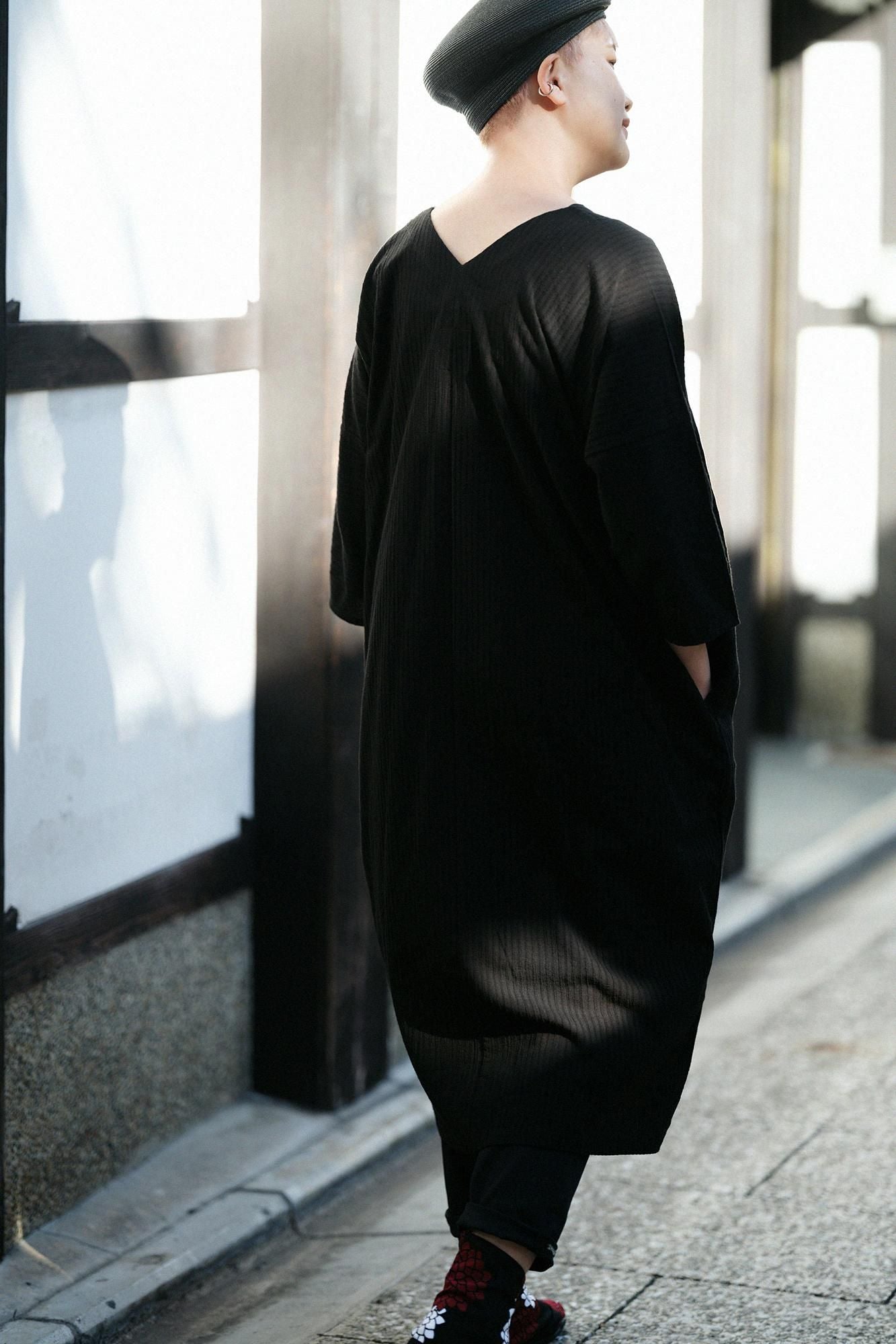 高島縮棉40/20 空羽 V領長方形洋裝 七分袖／黑色