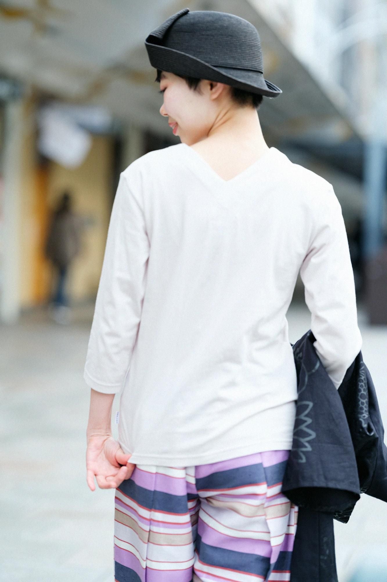 Three-quarter Sleeve V-neck Shirt / Sakura Grey