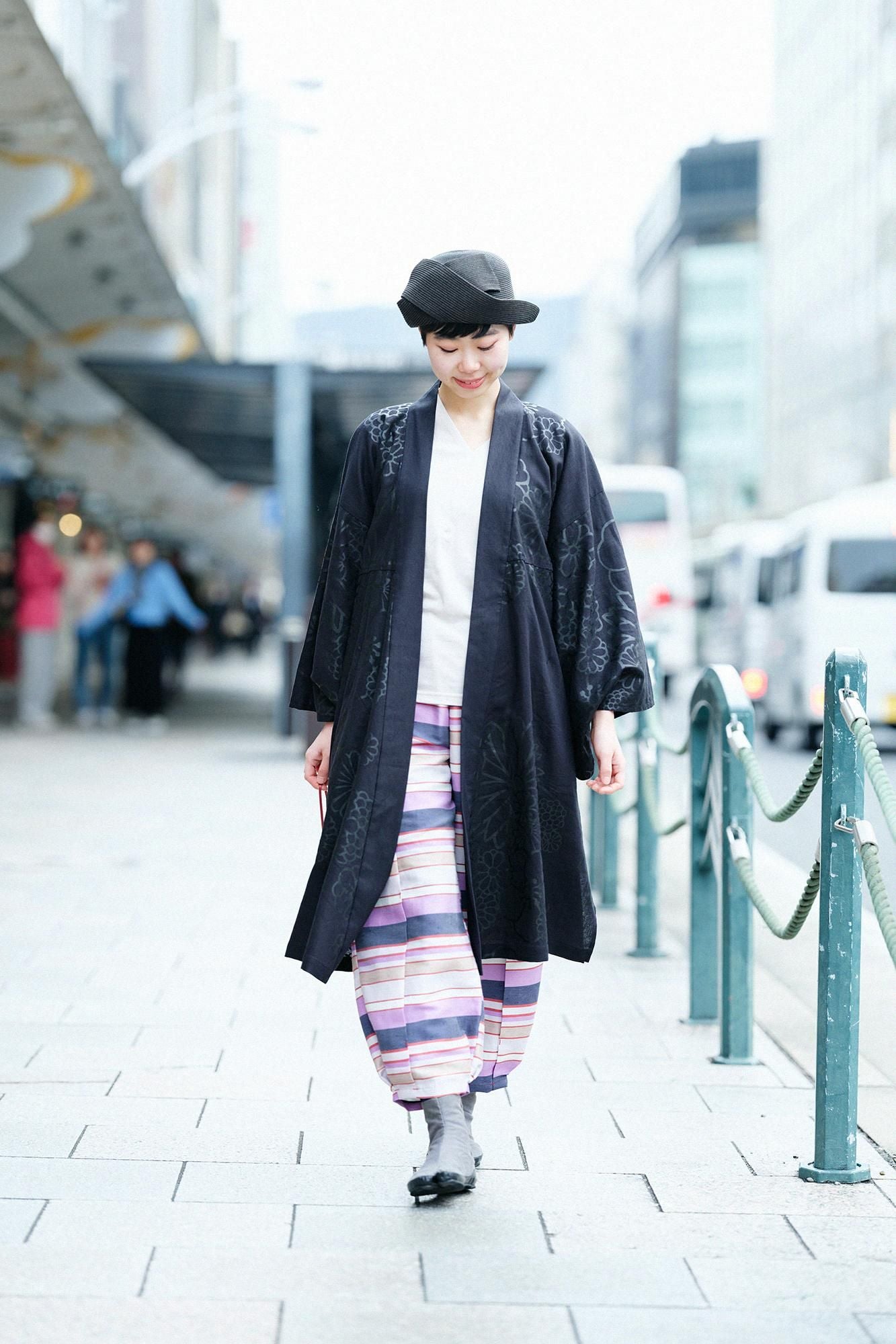 Three-quarter Sleeve V-neck Shirt / Sakura Grey