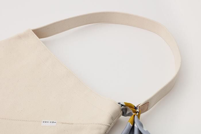 Odayaka Canvas Shoulder Bag with Ornament / Ecru×Yu