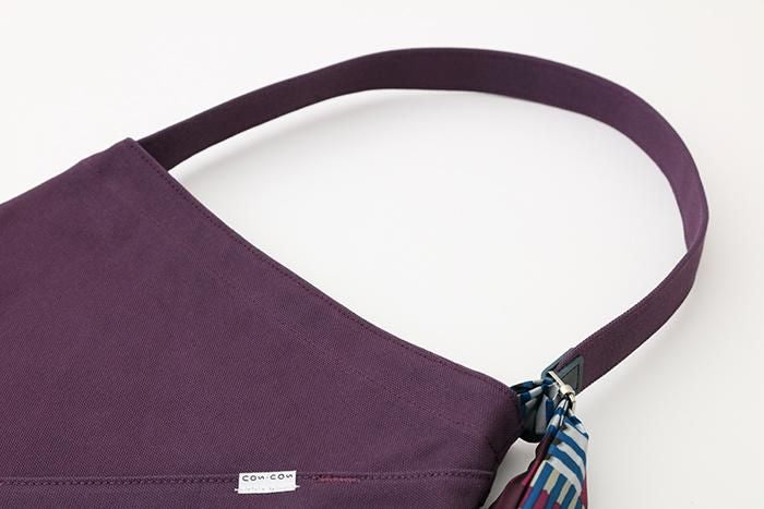 附飾帶  穩 帆布側背包／紫藍色×摩天大樓