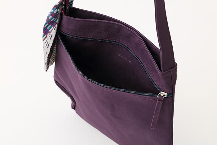 附飾帶  穩 帆布側背包／紫藍色×摩天大樓