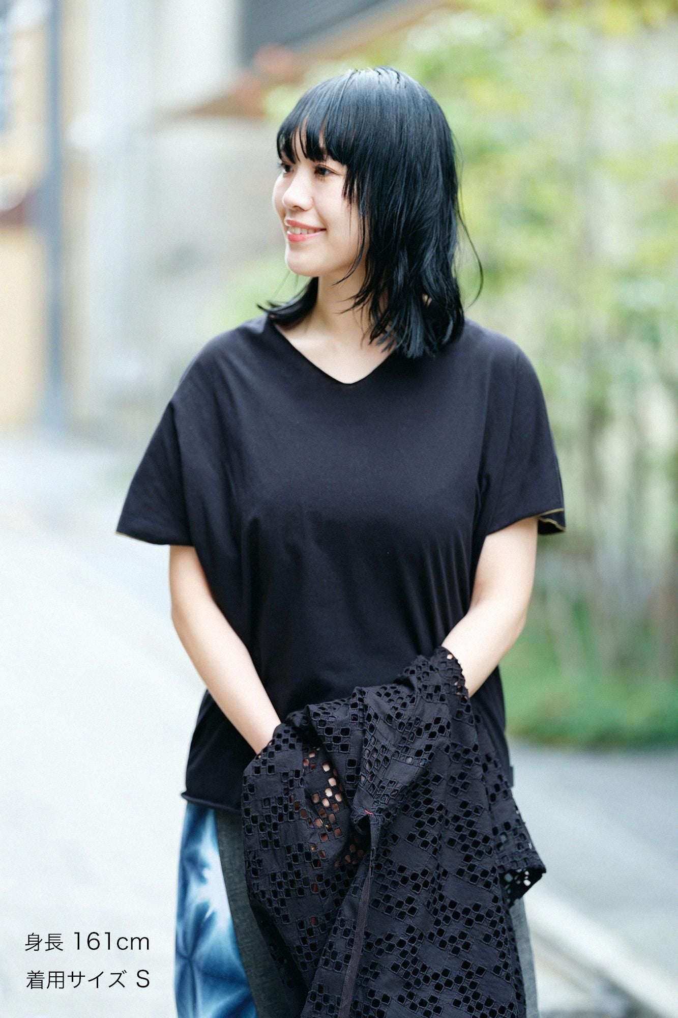 短袖上衣／黑色