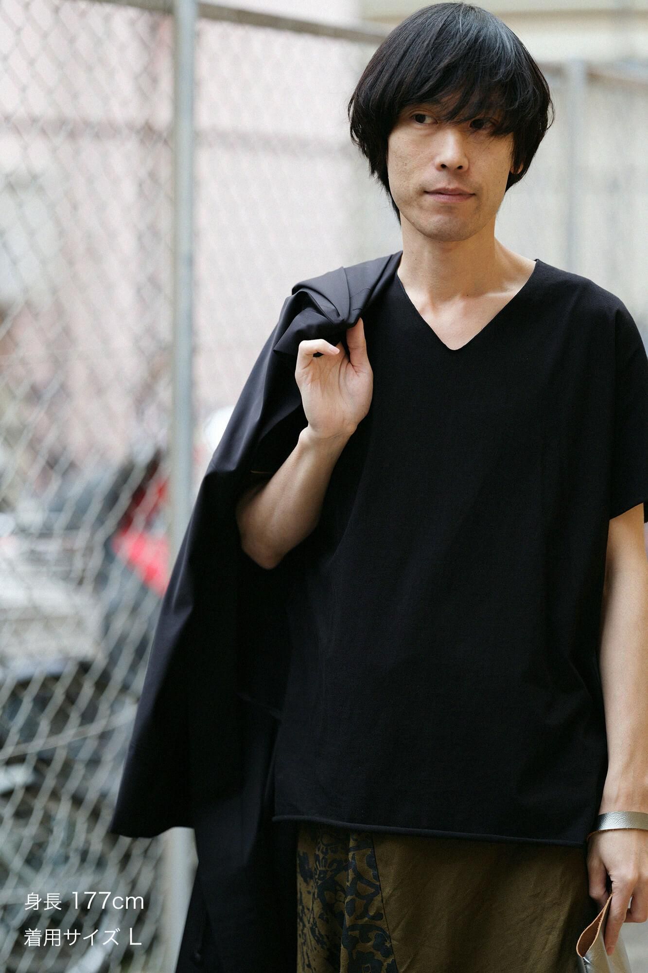 短袖上衣／黑色