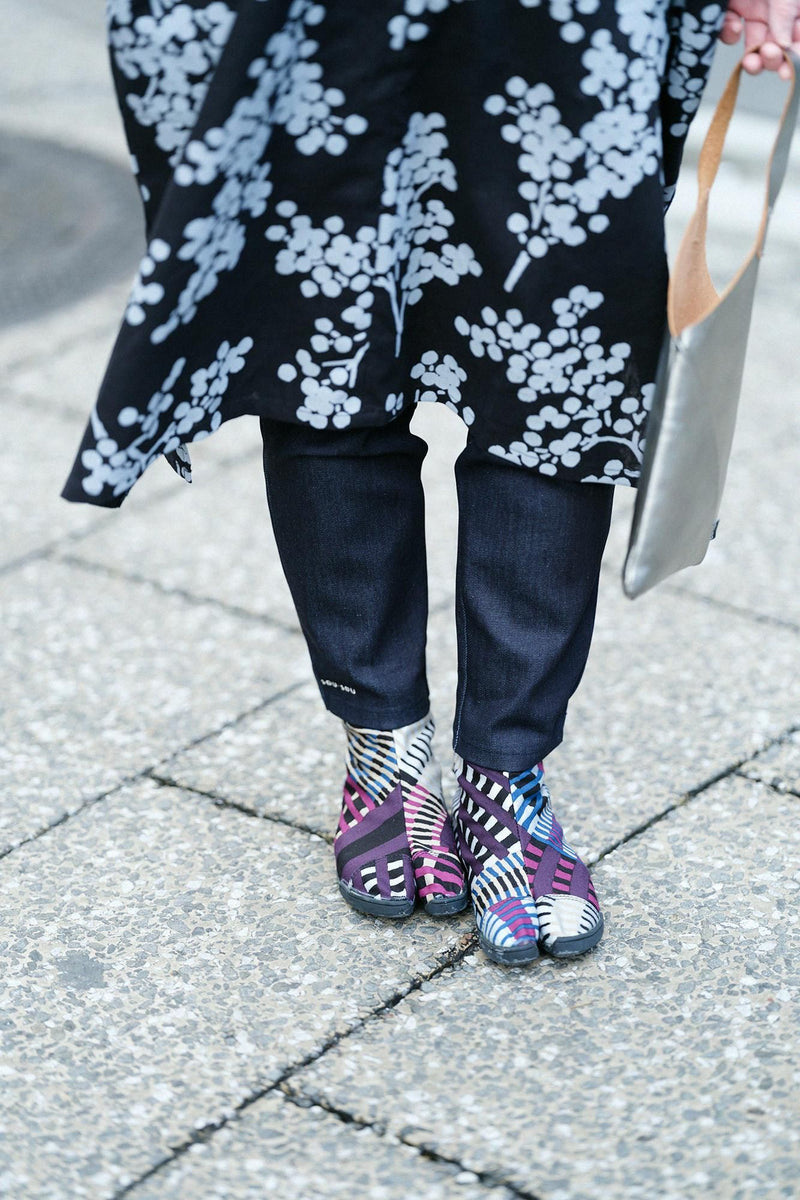 带胯部和 5 个圆头的分趾袜