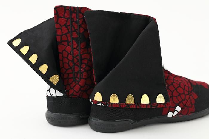 云之间的5条圆形的塔布袜/菊花