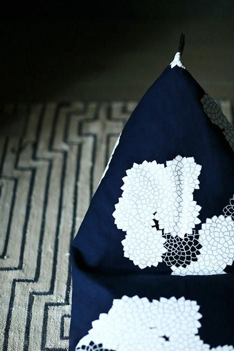 クッション座椅子／雲間に菊（くもまにきく）【※お届けに約3週間】