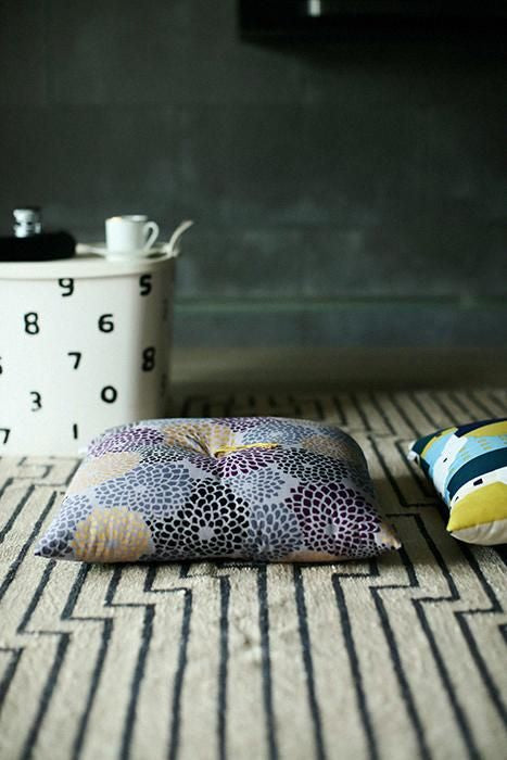 SOU・SOUKyoto Cushion（21 Count Plain Weave）／Chrysanthemum Chongyang(butterflyYocormorant)【※DeliveryApproximately 3 weeks]