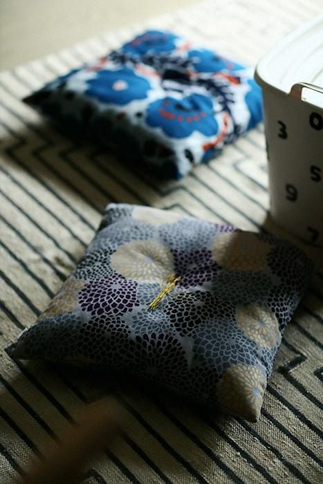 SOU・SOUKyoto Cushion（21 Count Plain Weave）／Chrysanthemum Chongyang(butterflyYocormorant)【※DeliveryApproximately 3 weeks]