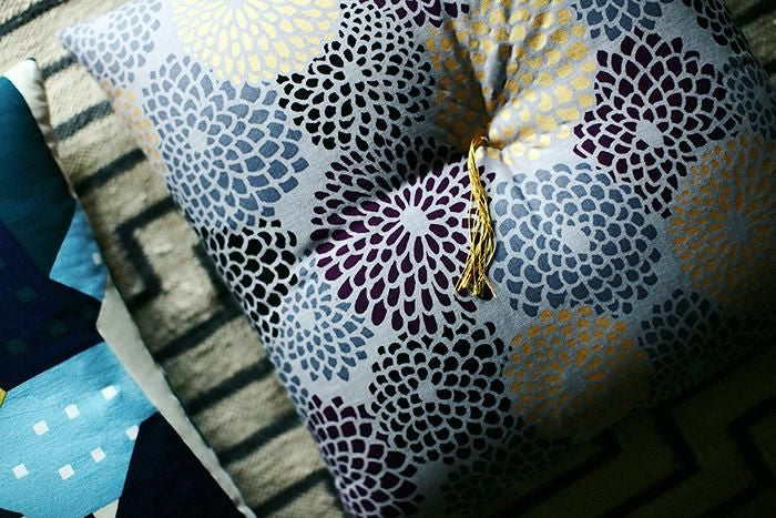 SOU・SOUKyoto Cushion（21 Count Plain Weave）／Chrysanthemum Chongyang(butterflyYocormorant)【※DeliveryApproximately 3 weeks]