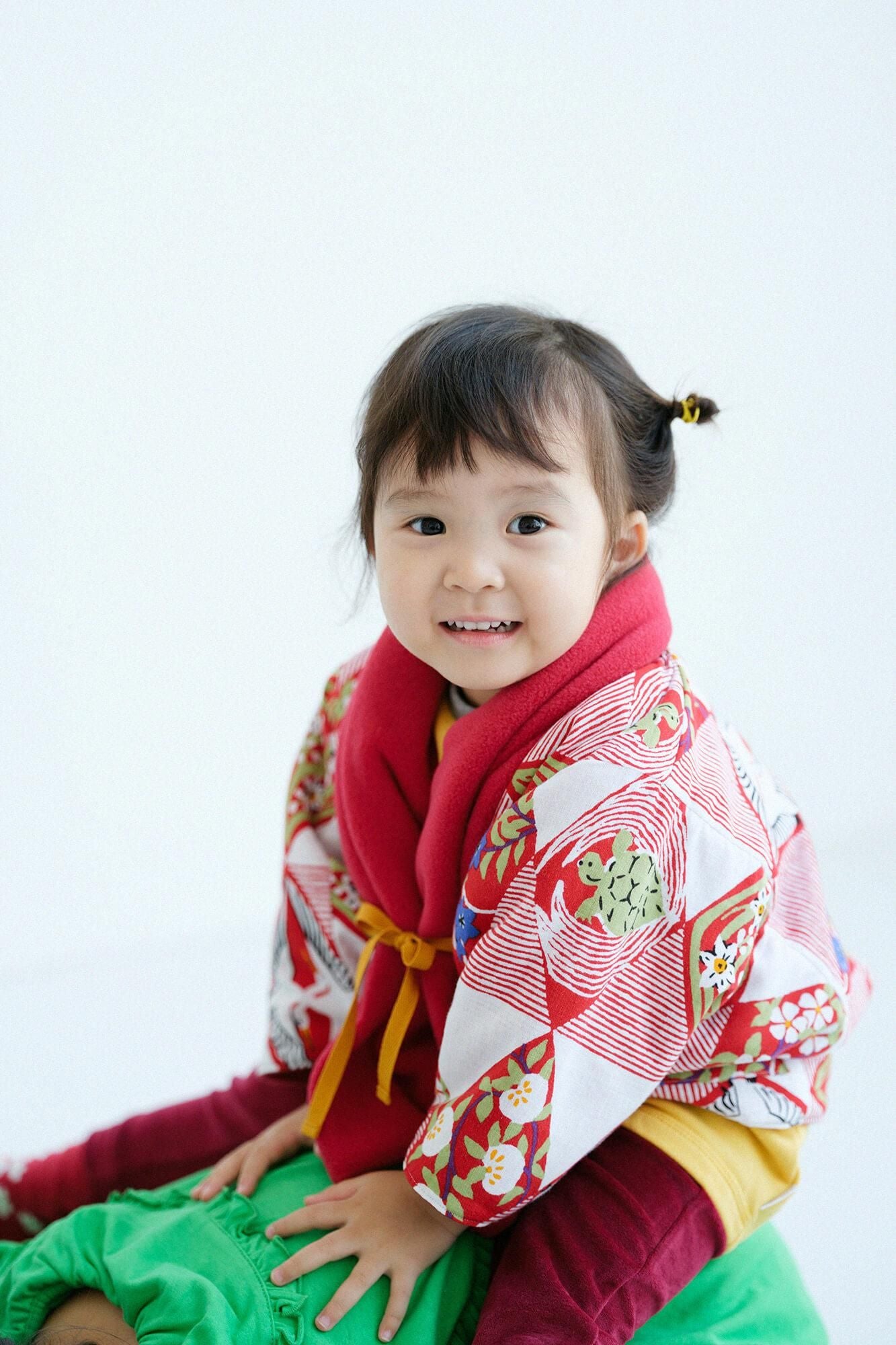 ●플리스 어린이 모지리 소데／빨간색×이와이비시츠나기