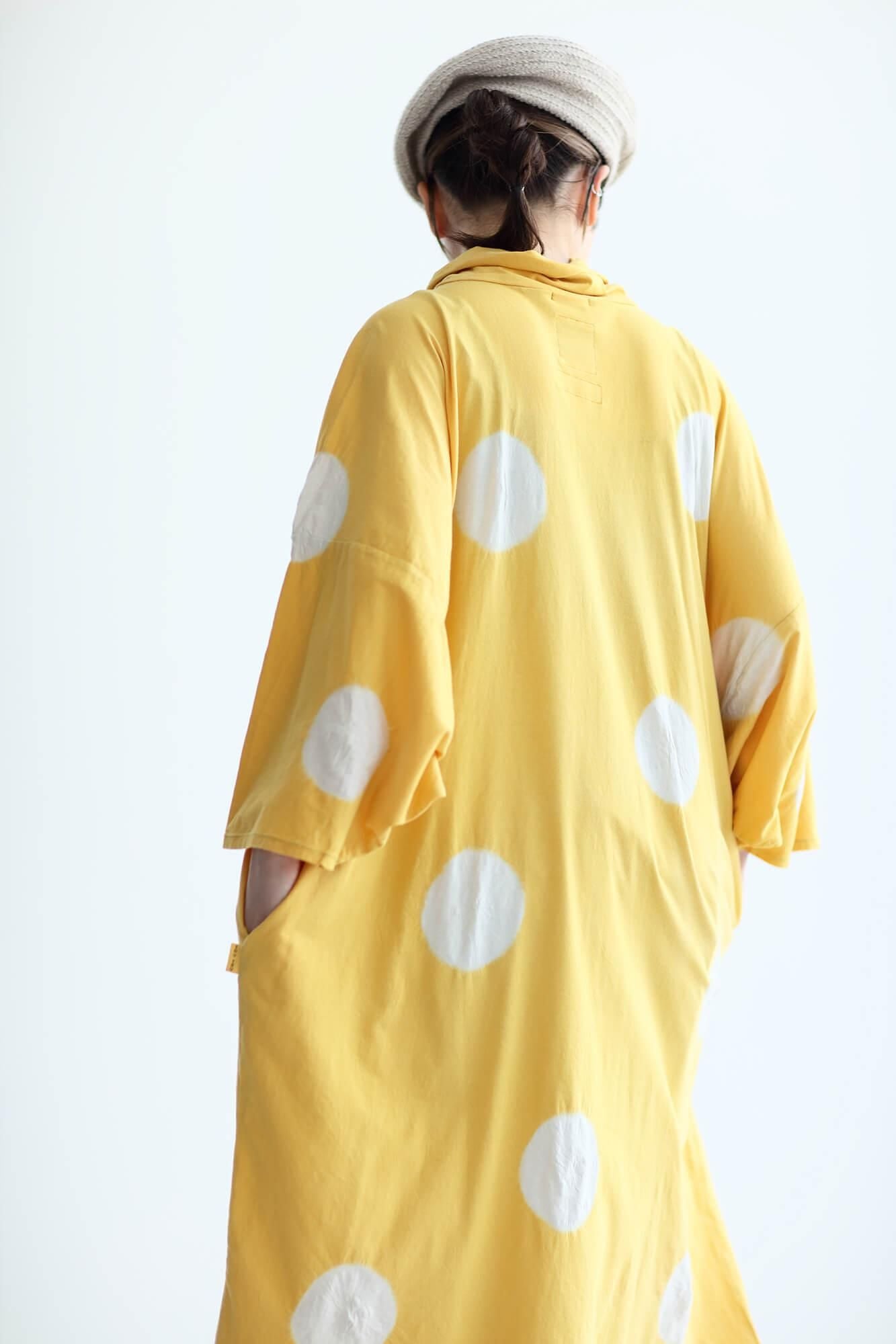 田端紮染 高領圓弧袖長方形洋裝／大圓點 淡黃色×乳白色